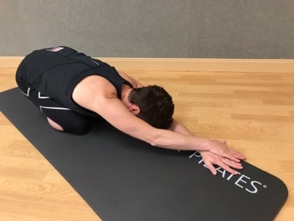 Shoulders and thoracic mobility - modified child’s pose
